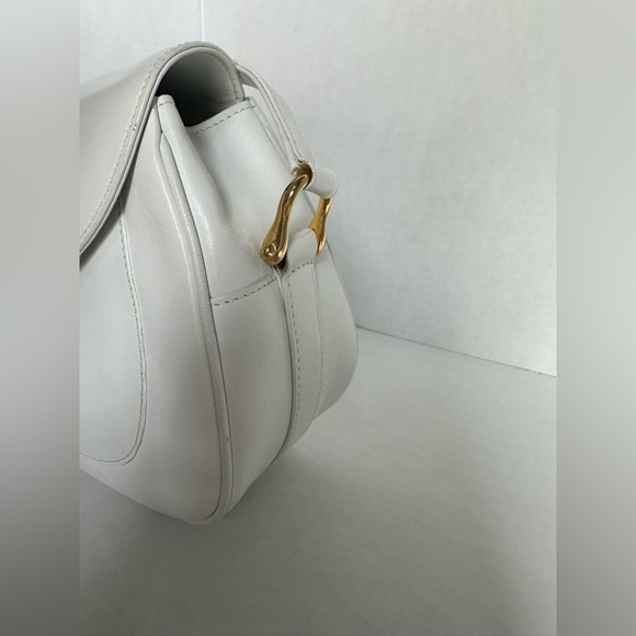 Authentic GIVENCHY vintage Shoulder bag flap gold hardware - Picture 5 of 15